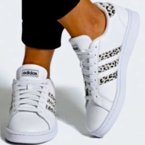 Adidas sneakers zebra print size 8.5 new with tag